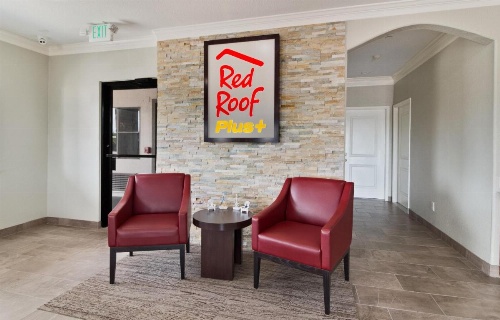 Red Roof PLUS+ Galveston - Beachfront image 27