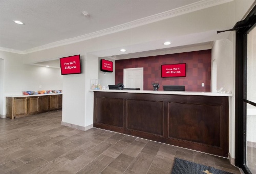 Red Roof PLUS+ Galveston - Beachfront image 28